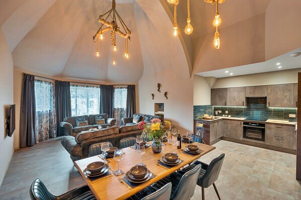 House | Dining - Lavish Holiday Home Near Beach With hot Tub, No Deposit (Newquay)