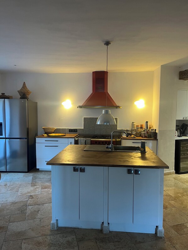Private kitchen - Village house at the foot of mont ventoux (Villes-sur-Auzon)