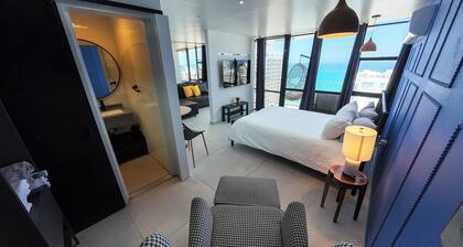 Deluxe Ocean View Studio with Free Parking & Pool