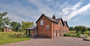 Exterior - Majestic Cottage Near River Severn, No Deposit (Shrewsbury)