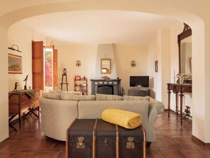 Smart TV, fireplace, table tennis, books