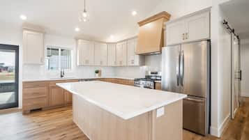 Réfrigérateur, micro-ondes, four, lave-vaisselle