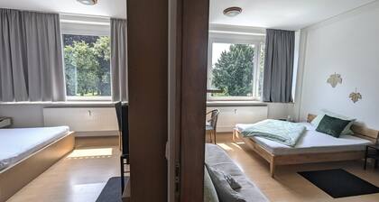 1.5 family room shower room, 2 beds, breakfast corner, workstation, central