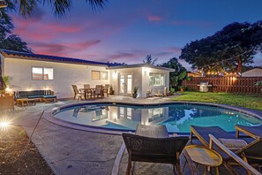 Outdoor pool, a heated pool - Newly Renovated w Heated Saltwater Pool & Hot Tub (Hollywood)
