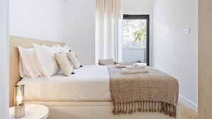 2 bedrooms, iron/ironing board, travel crib, WiFi (free)