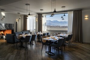 Free daily full breakfast 