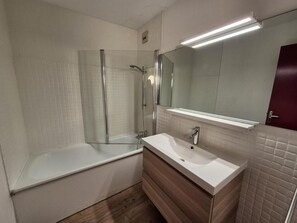 Bathroom - 20m from resort center, 4th floor, balcony, tv, ski locker, 33m², Les 2 Alpes (Les Deux Alpes)