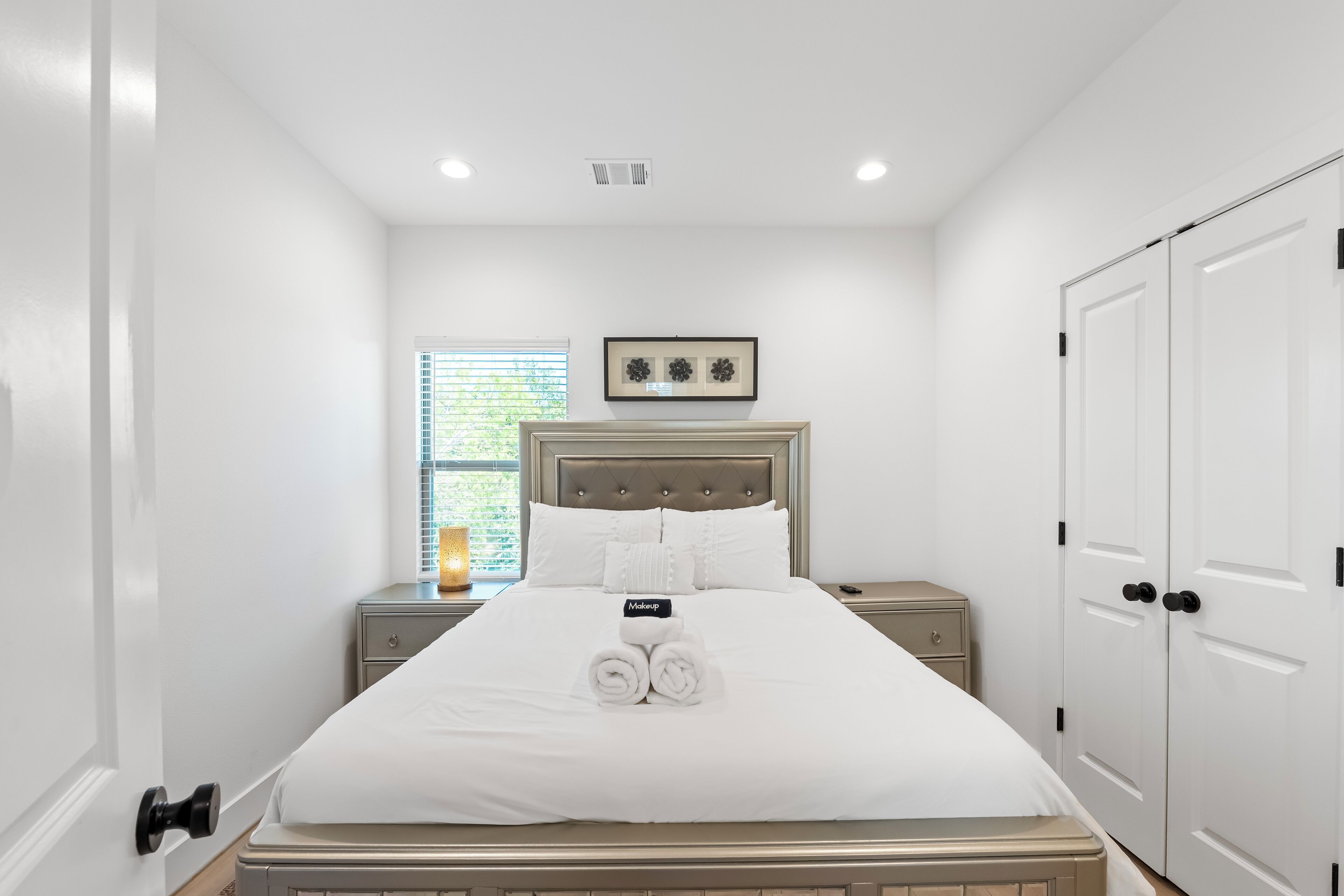 3 soverom, strykejern/-brett, wi-fi og sengetøy