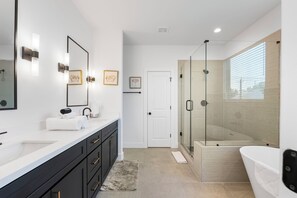 Håndklær og toalettpapir