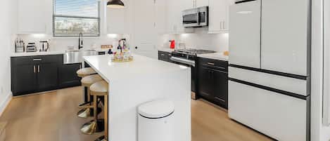 Microonde, forno, piano cottura, lavastoviglie