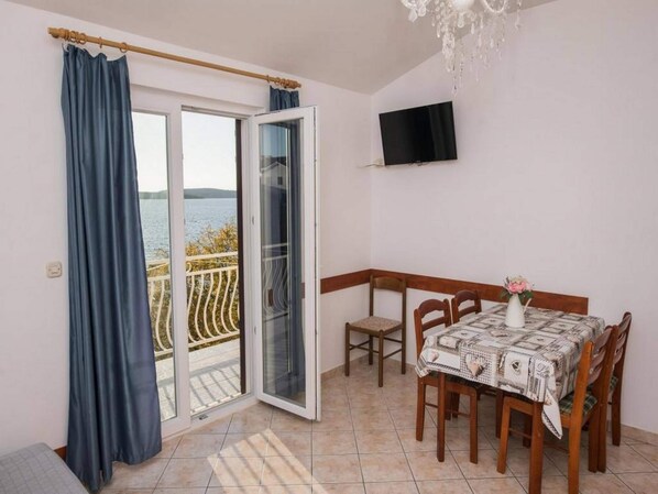 Unclassified image, 1 of 41, button