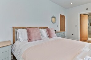 Apartment | 2 bedrooms, iron/ironing board - Apartment Near Filey's Sandy Beach, No Deposit (Filey)