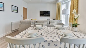 Dining - Apartment Near Filey's Sandy Beach, No Deposit (Filey)