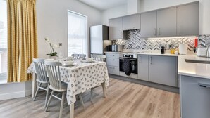 Private kitchen - Apartment Near Filey's Sandy Beach, No Deposit (Filey)