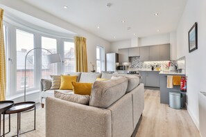 Apartment | Living room - Apartment Near Filey's Sandy Beach, No Deposit (Filey)