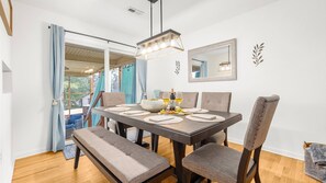 Dining - Cozy Annapolis Getaway: Firepit, Pet-Friendly, Fenced Yard, Beach Access (Annapolis)