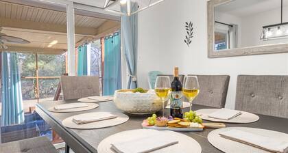 Cozy Annapolis Getaway: Firepit, Pet-Friendly, Fenced Yard, Beach Access