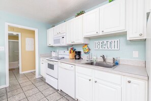 Fridge, microwave, oven, stovetop - Cozy & Cute 2 BR Condo - 5 Minute walk to Beach, w/ Pool! - NEW LISTING (Ocean City)