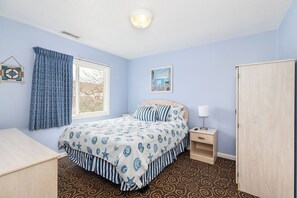 2 bedrooms, free WiFi, bed sheets - Cozy & Cute 2 BR Condo - 5 Minute walk to Beach, w/ Pool! - NEW LISTING (Ocean City)