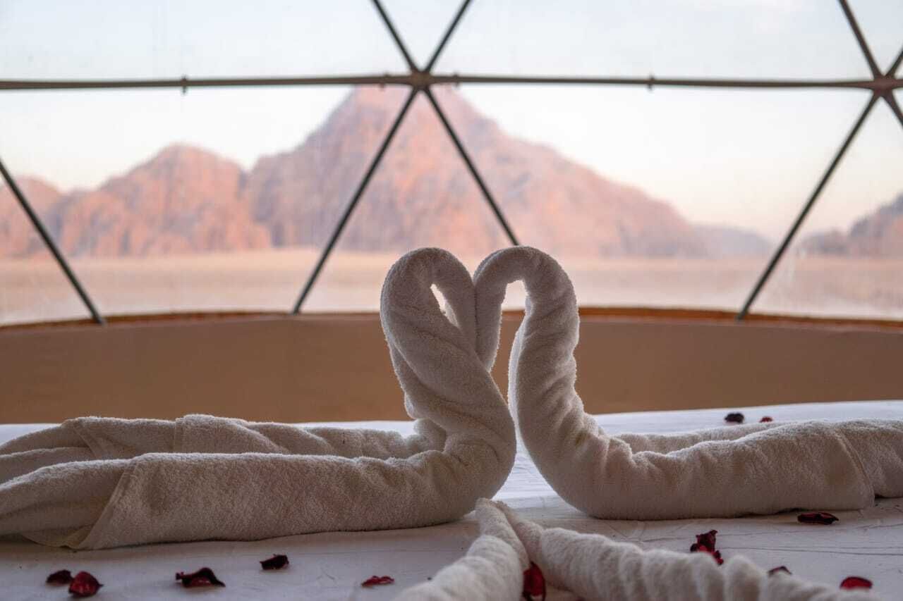 Luxury Double Room, Balcony, Mountain View | In-room dining