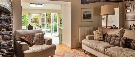 Cottage | Living area