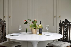 Cottage | Dining