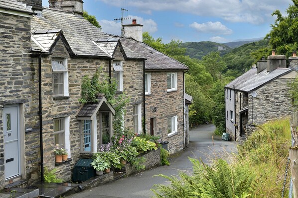 Cottage | Garden - Cottage in Dolwyddelan Near Snowdon (Dolwyddelan)