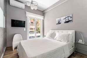 Room - Luxury Serenity-Cozy Stay by the Sea and Marina (Pireas)