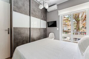 Room - Luxury Serenity-Cozy Stay by the Sea and Marina (Pireas)