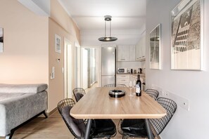 Dining - Luxury Serenity-Cozy Stay by the Sea and Marina (Pireas)