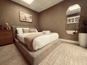 2 habitaciones, tabla de planchar con plancha, wifi y ropa de cama