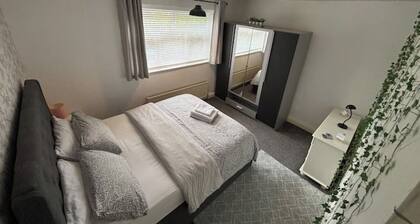 Spacious & Comfortable flat | Near Airport & City