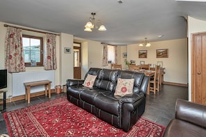 Cottage | Living room - Cottage in Cambrian Mountains Near Dyfi Biosphere (Bow Street)