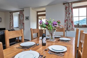 Cottage | Dining