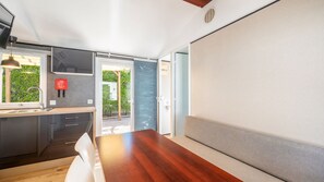 Fridge, microwave, stovetop, coffee/tea maker - Magalhães Village - House 2 by LovelyStay (Quinta do Anjo)