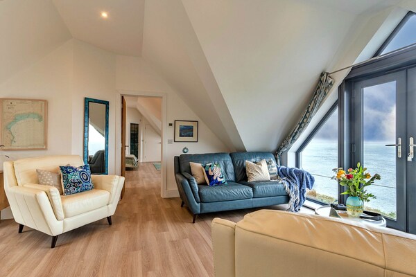 Beach House Overlooking Mount's Bay, No Deposit - Mousehole