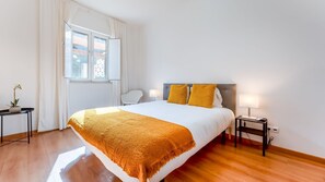 2 Schlafzimmer, Schreibtisch, Bügeleisen/Bügelbrett, kostenloses WLAN