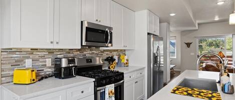 Microonde, forno, piano cottura, lavastoviglie