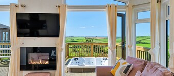 Pet-friendly Chalet With Pool, ho tub