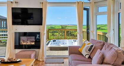 Pet-friendly Chalet With Pool, ho tub