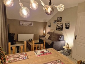 Living area - 150m from resort center, 4th floor, swimming pool, sauna, balcony, ski locker, 33m², Les Orres (Les Orres)