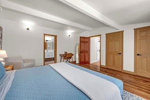 2 Schlafzimmer, Schreibtisch, Bügeleisen/Bügelbrett, Reisekinderbett