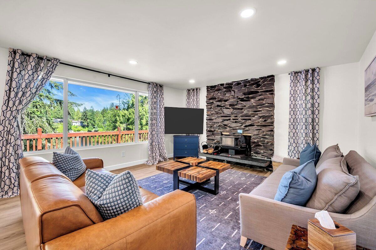 TV, fireplace, offices