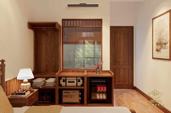 1 bedroom, in-room safe, desk, blackout drapes