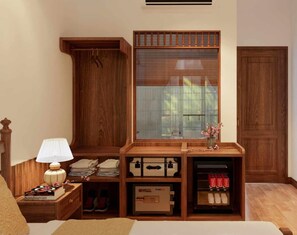 1 bedroom, in-room safe, desk, blackout curtains