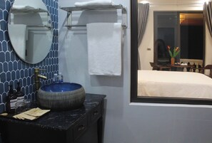 Deluxe Double Room, Balcony, Mountain View | Bathroom | Designer toiletries, hair dryer, slippers, bidet