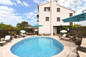 Outdoor pool - Charming Flat With Shared Pool (Vodnjan)