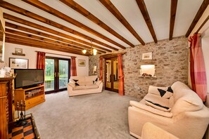 House | Living room - Cottage in Alstonefield Near Peak District Trails (Ashbourne)