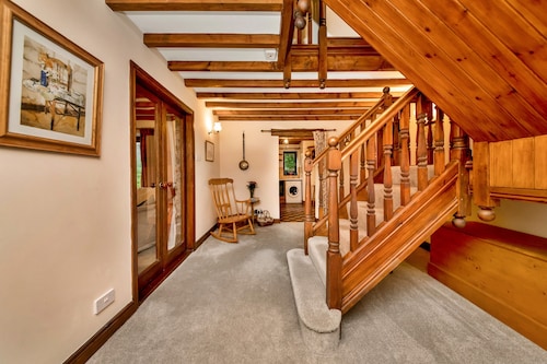Cottage in Alstonefield Near Peak District Trails