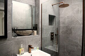 Apartment | Bathroom
